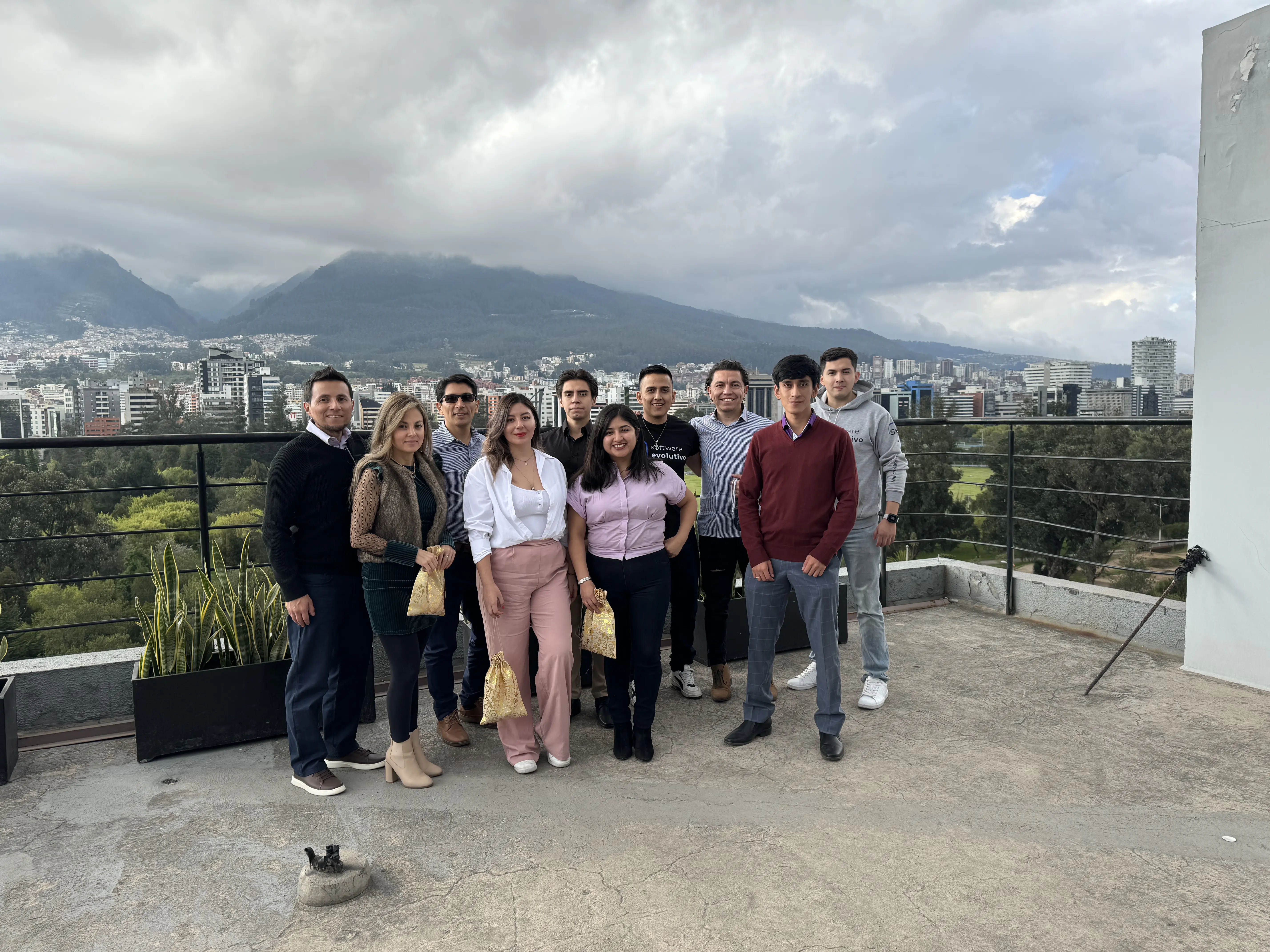Equipo de Software Evolutivo colaborando en soluciones tecnológicas